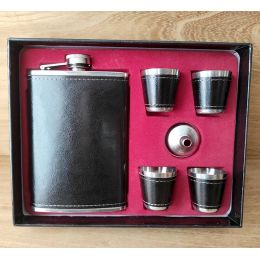 Подарочный набор (фляга 265 мл + рюмки и лейка) черный Подарочный набор (фляга 265 мл + рюмки и лейка) черный