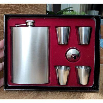 Подарочный набор (фляга 265 мл + рюмки и лейка) под гравировку Подарочный набор (фляга 265 мл + рюмки и лейка) под гравировку