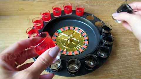 Алкогольная рулетка на 16 рюмок (Алкорулетка) Видео обзор podarki-odessa.com