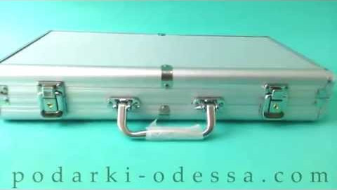 Покерный набор на 300 фишек в алюминиевом кейсе podarki-odessa.com